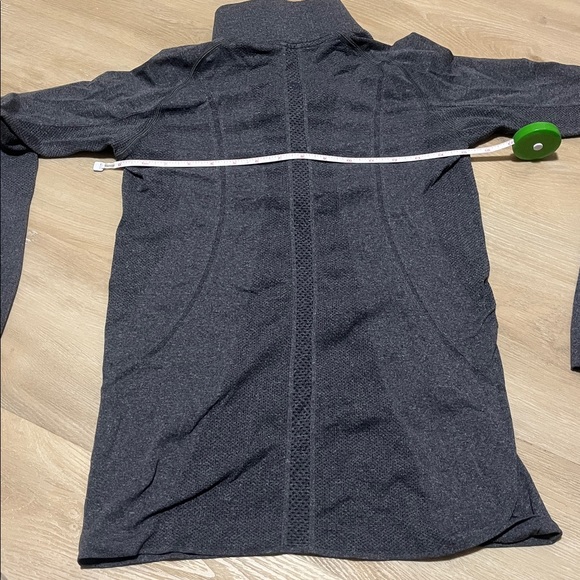 Run: Swiftly Tech 1/2 Zip - Heathered grey Long Sleeve Running Top - Picture 7 of 7